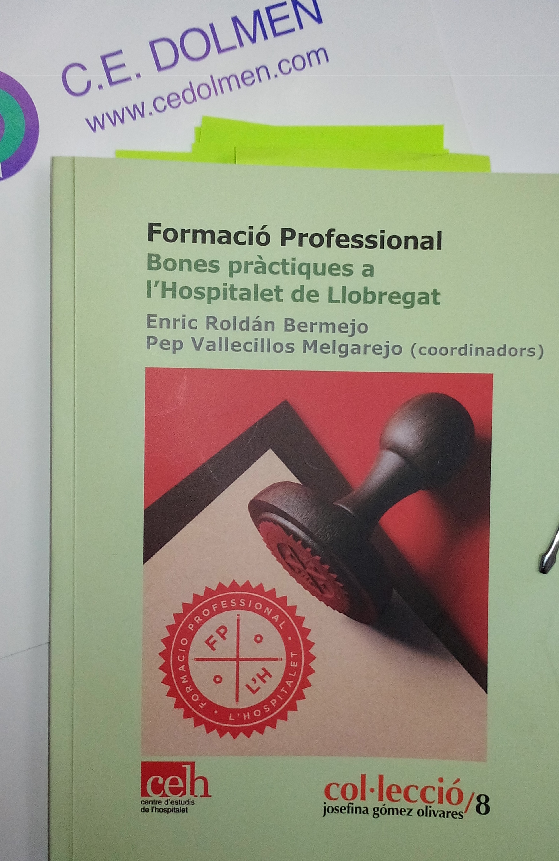 El llibre 'Formació Professional. Bones pràctiques a L'Hospitalet de Llobregat' recentment publicat pel Centre d'Estudis de L'Hospitalet incorpora interessants experiències del professorat i d'exalumnes de CE DOLMEN.