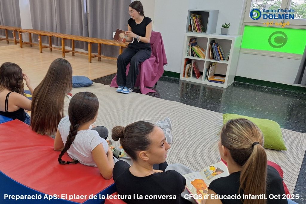 CE DOLMEN CFGS Educacio Infantil Psicomotricitat Raco Lectura Foto 2 Oct 2025