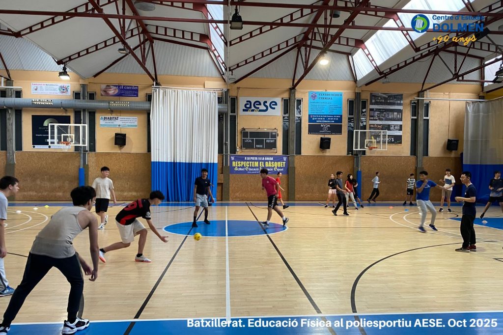 CE DOLMEN_Batxillerat_Educacio Fisica a pistes AESE_foto 02_nov 2025