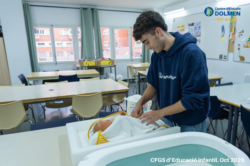 CE DOLMEN_CFGS Educacio Infantil Demostracio bany nadó 37