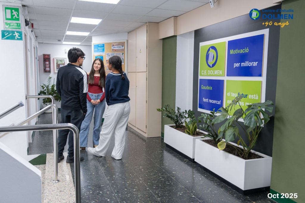 CE Dolmen_Batxillerat_alumnat_escales entrada